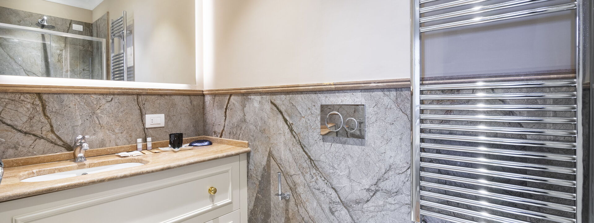 Palazzo Pazzi Vitali Luxury Apartments In Florence - Albizi Penthouse: Autunno, Bagno, Estate, Inverno, Primavera