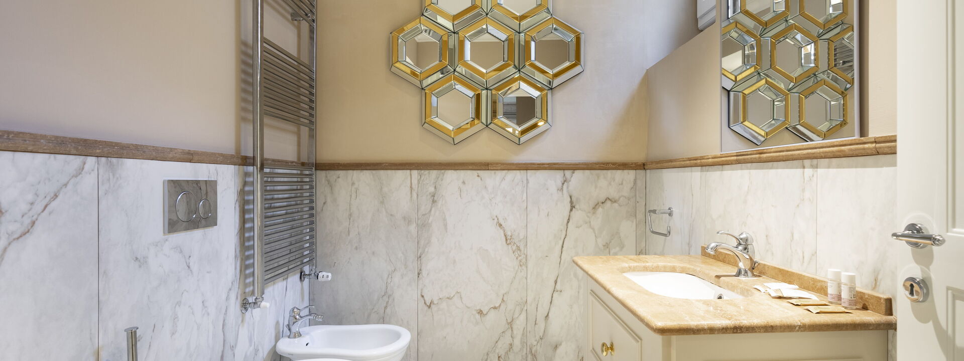 Palazzo Pazzi Vitali Luxury Apartments In Florence - Albizi Penthouse: Autunno, Bagno, Estate, Inverno, Primavera