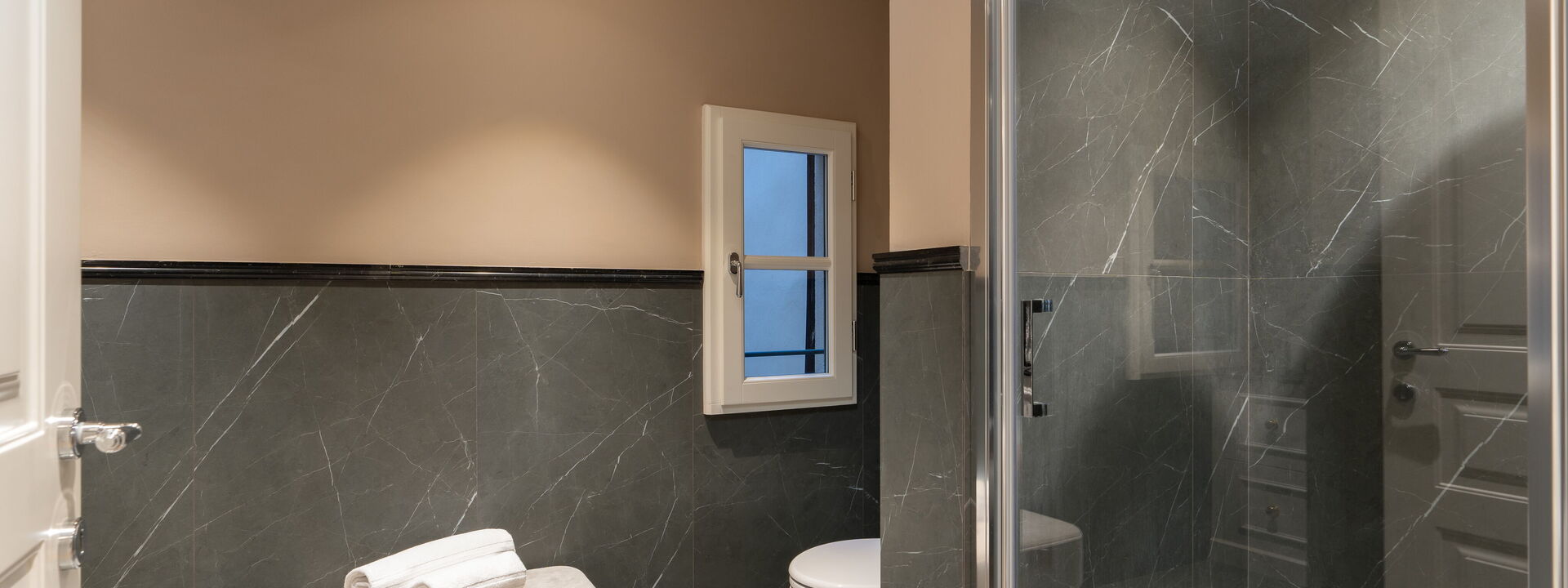 Palazzo Pazzi Vitali by Geco Vacation Rentals - Bargello Penthouse: Autunno, Bagno, Estate, Primavera