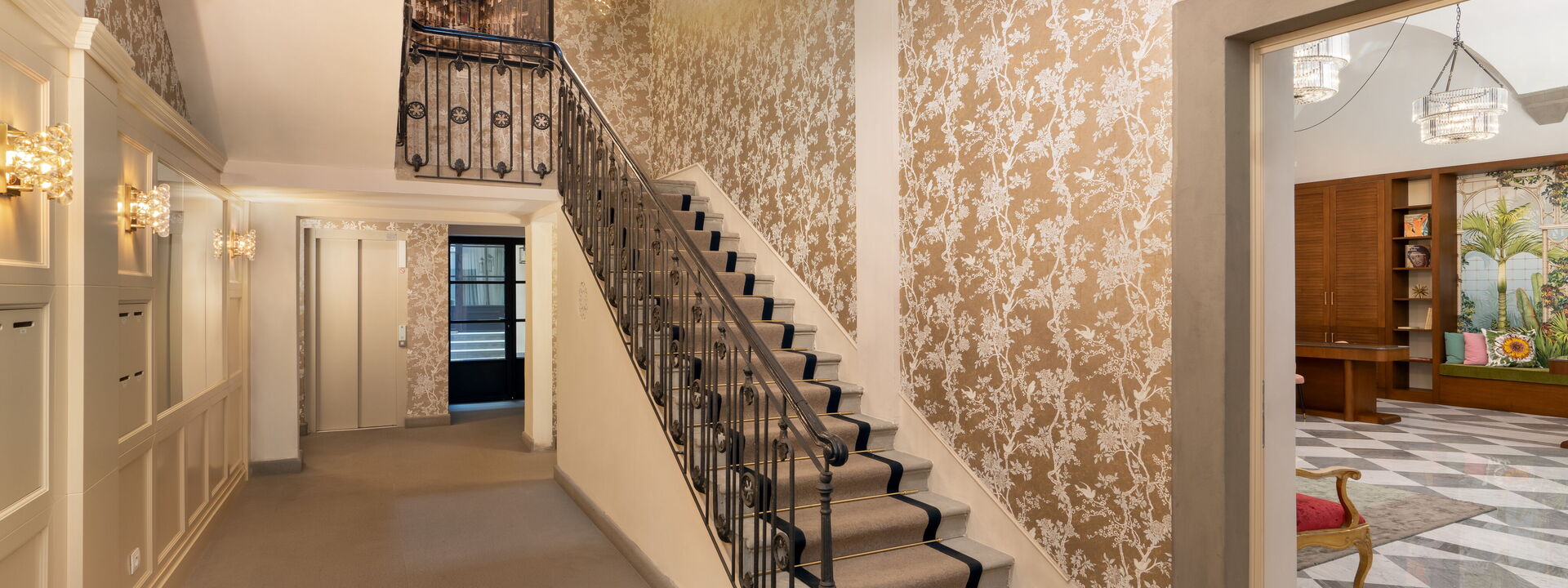 Palazzo Pazzi Vitali Luxury Apartments In Florence: Autumn, Living Room, Main Entrance, Spring, Summer