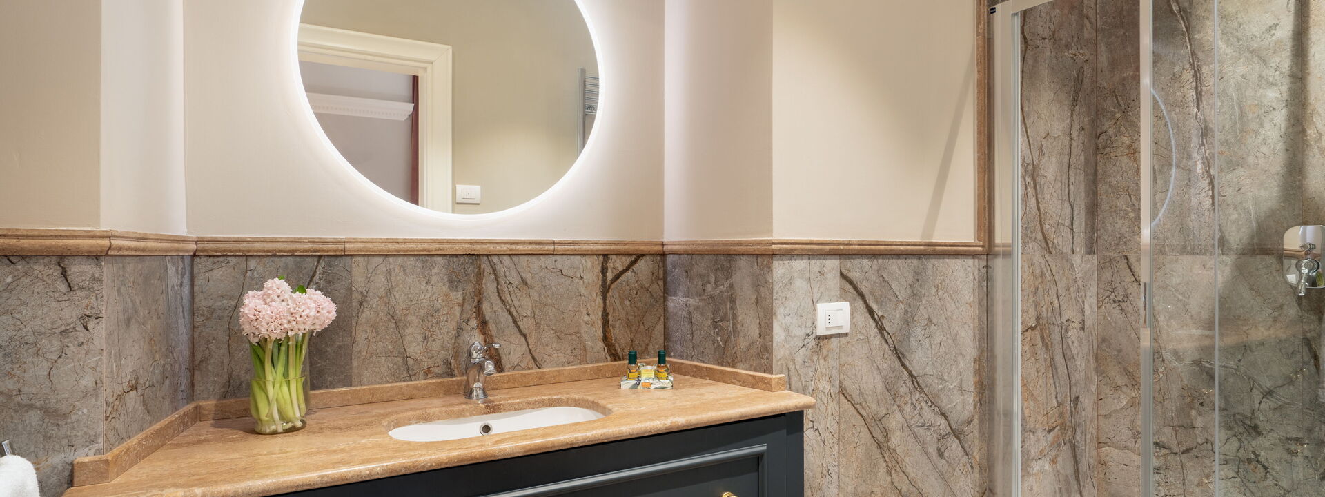 Palazzo Pazzi Vitali Luxury Apartments In Florence - Pazzi Penthouse: Autunno, Bagno, Estate, Primavera