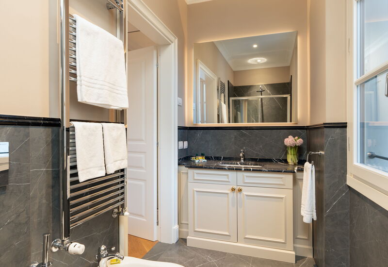 Palazzo Pazzi Vitali Luxury Apartments In Florence - Bargello Penthouse: Automne, Été, Printemps, Salle de bain