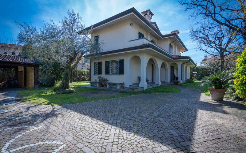 Villa Le Fontanelle In Forte Dei Marmi With Ac