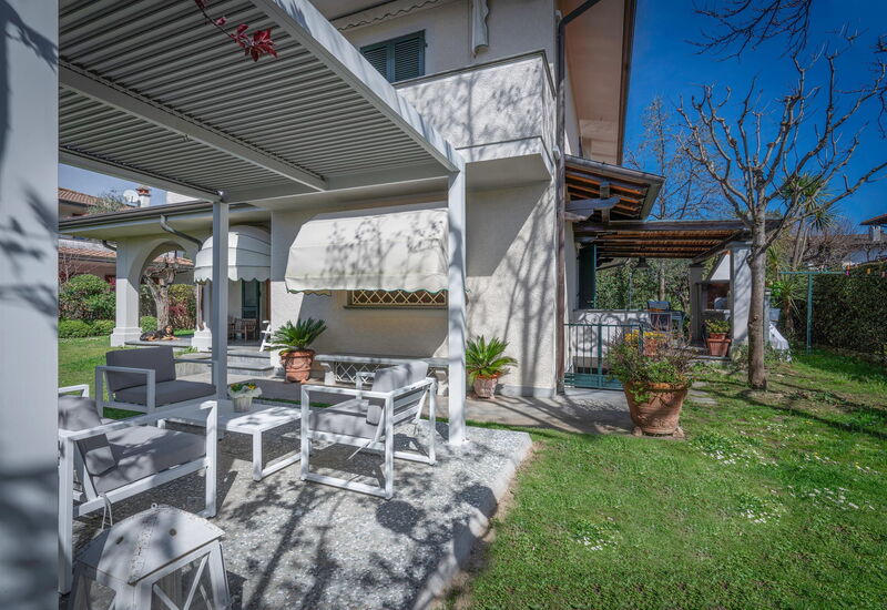 Villa Le Fontanelle In Forte Dei Marmi With Ac: Autunno, Estate, Giardino, Primavera