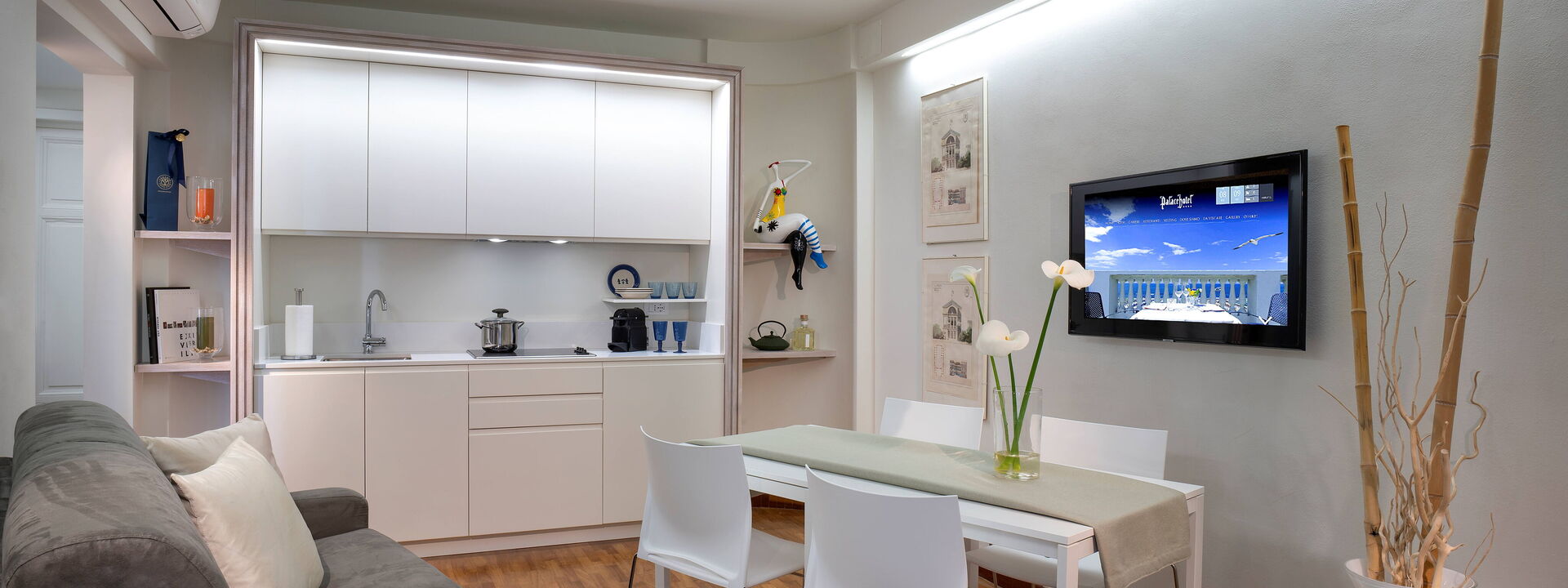 Butterfly With Beach & Breakfast Included: Automne, Cuisine, Été, Hiver, Printemps, Salle à manger, Salon