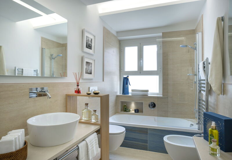 Butterfly With Beach & Breakfast Included: Autumn, Bathroom, Spring, Summer, Winter