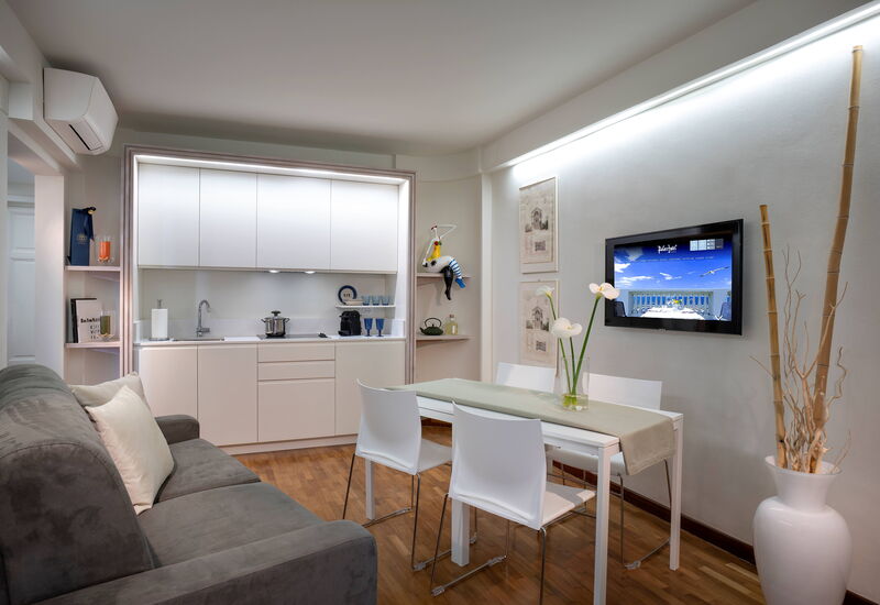 Butterfly With Beach & Breakfast Included: Autumn, Dining Room, Kitchen, Living Room, Spring, Summer, Winter