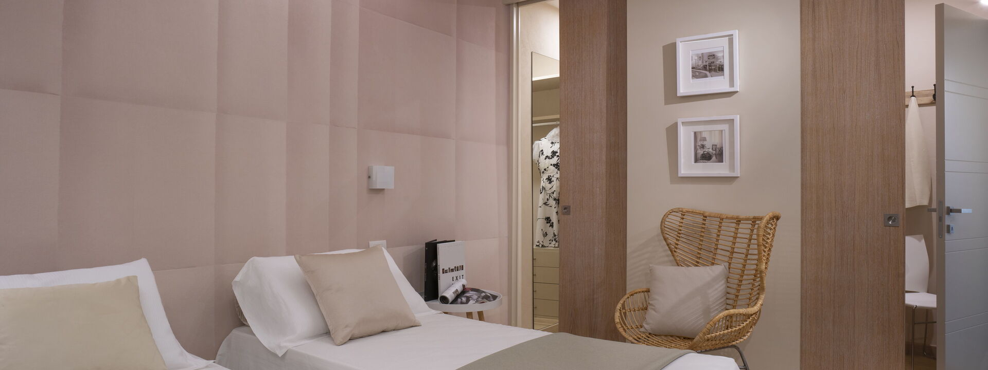 Tosca With Beach & Breakfast Included: Autumn, Bedroom, Spring, Summer, Winter