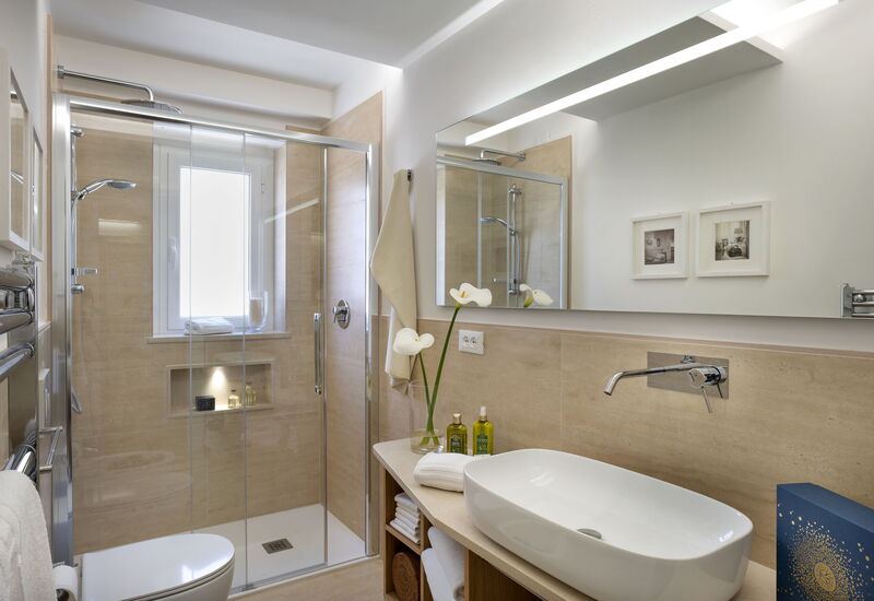 Tosca With Beach & Breakfast Included: Autumn, Bathroom, Spring, Summer, Winter