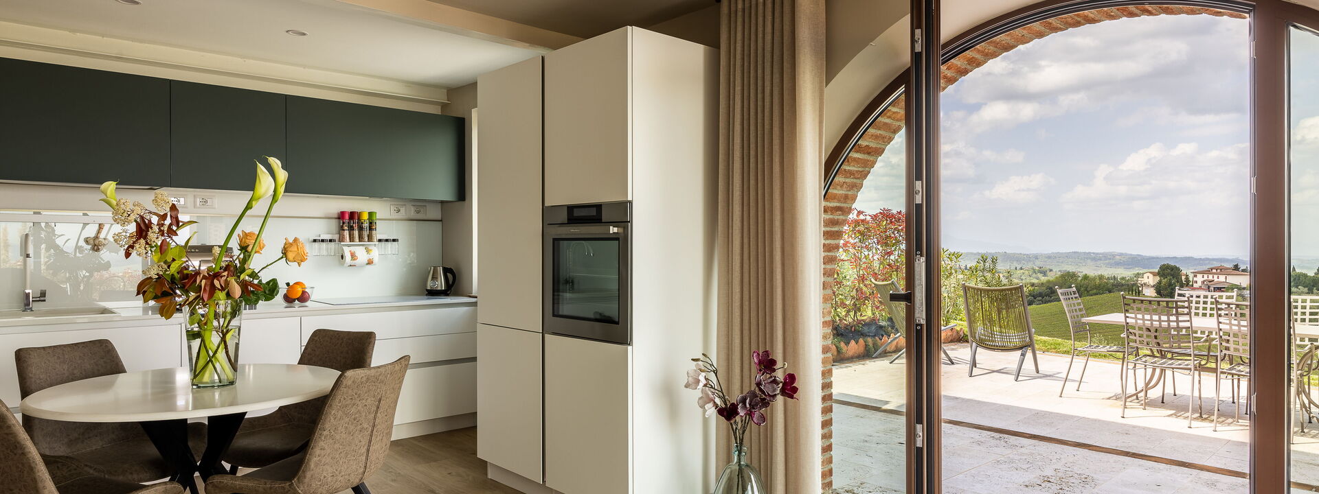Melaiolo Modern Apartment With Pool, Montaione, Toscana: Autunno, Cucina, Estate, Primavera, Soggiorno