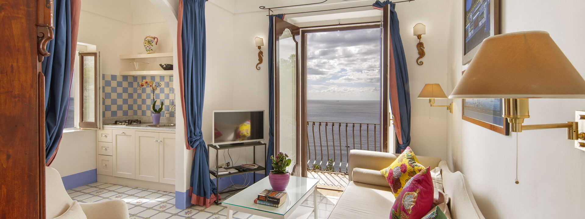 Villa Torre Sponda Private Beach: Frühling, Herbst, Sommer, Wohnzimmer