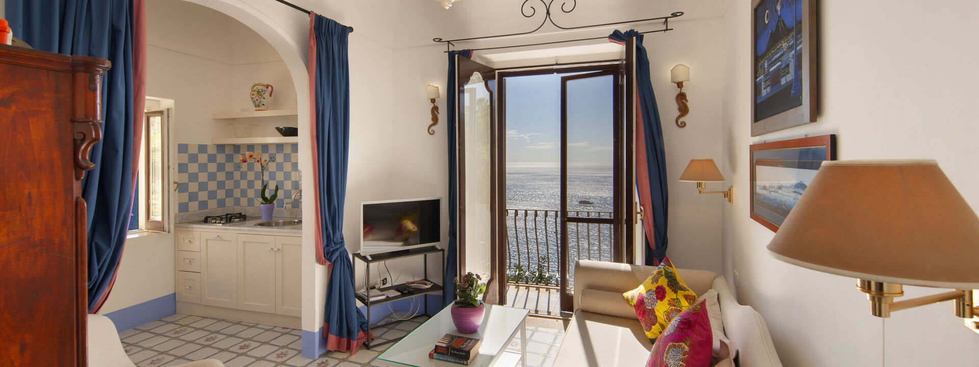 Villa Torre Sponda Private Beach: Frühling, Herbst, Sommer, Wohnzimmer