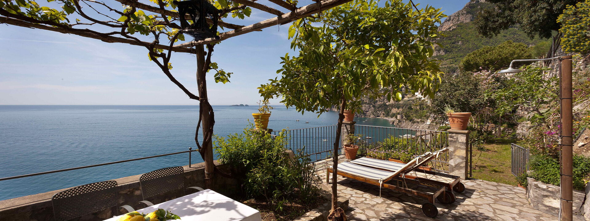 Villa Torre Sponda Private Beach: Ansichten, Balkon / Terrasse / Patio, Frühling, Herbst, Sommer