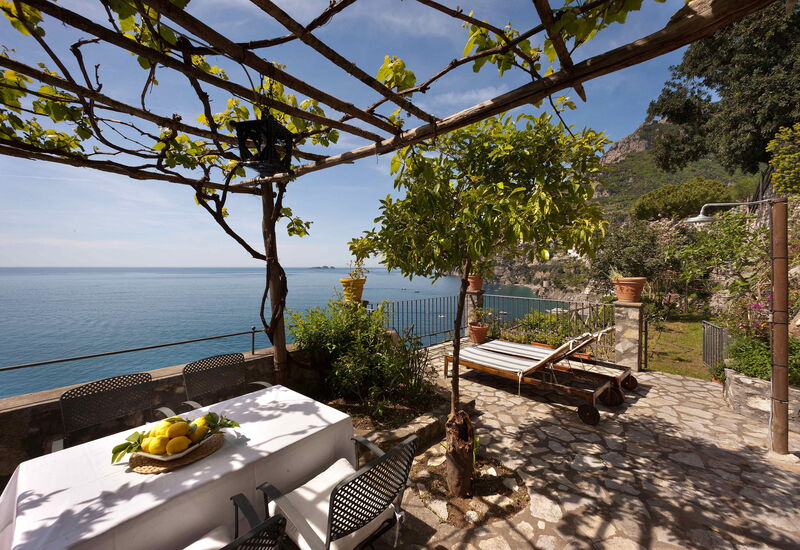 Villa Torre Sponda Private Beach: Ansichten, Balkon / Terrasse / Patio, Frühling, Herbst, Sommer