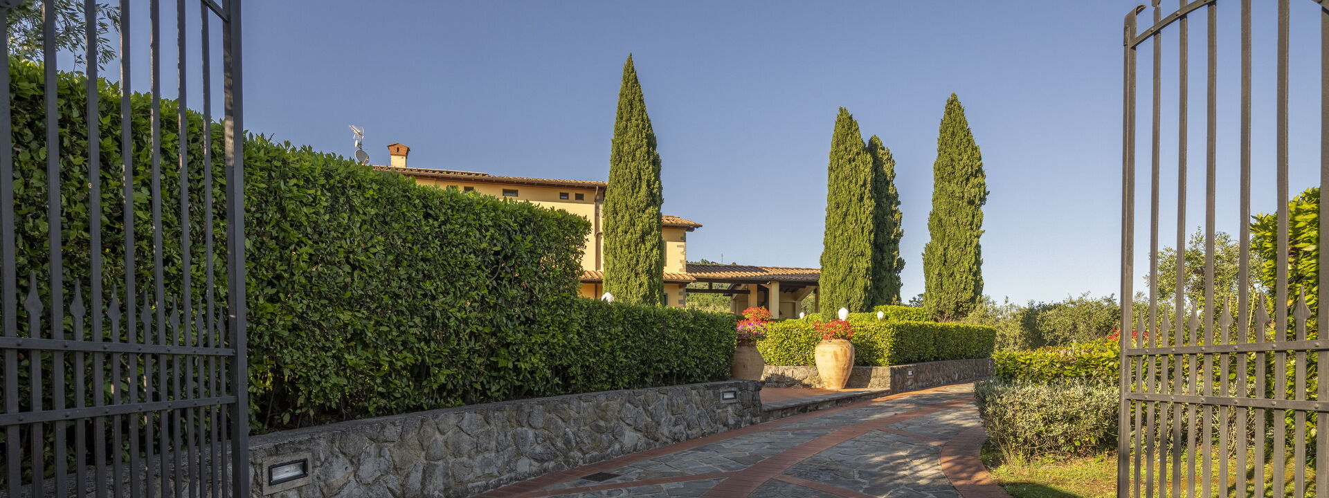 Villa Alessia Luxury: Autumn, Main Entrance, Spring, Summer