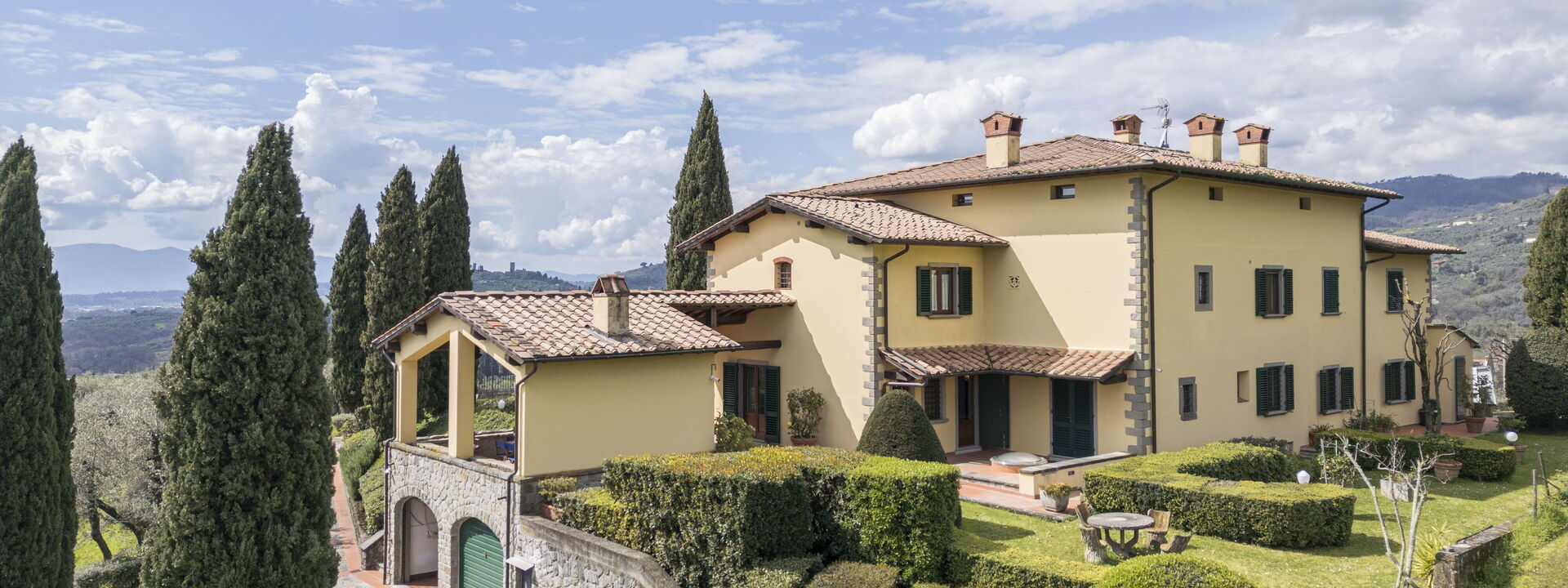 Villa Alessia Luxury: Autumn, Building Exterior, Spring, Summer