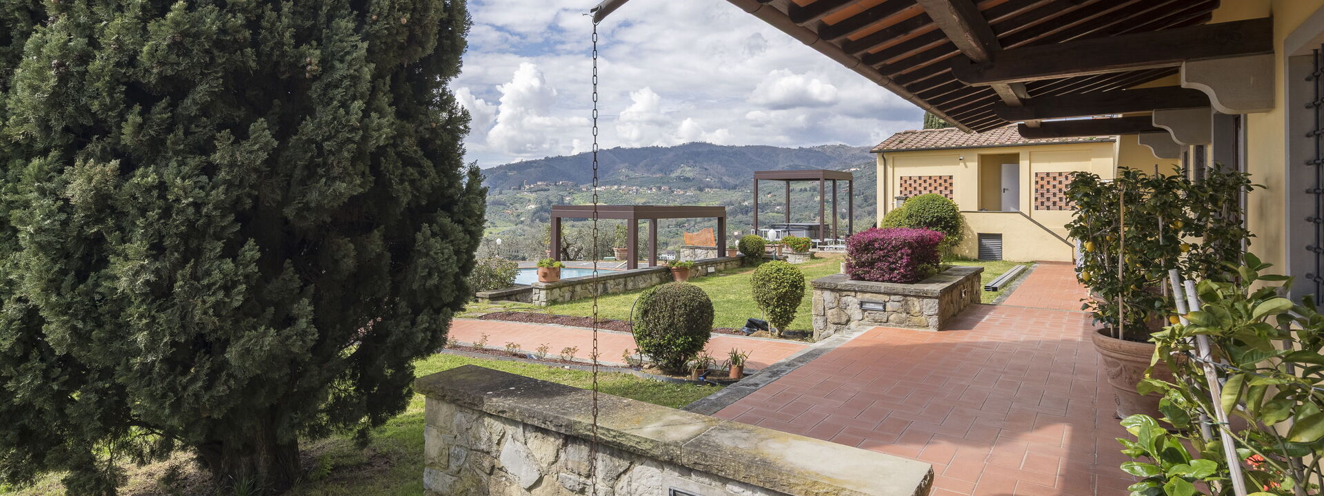 Villa Alessia Luxury: Autumn, Building Exterior, Spring, Summer