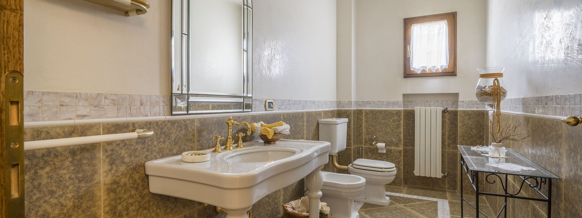 Villa Alessia Luxury: Autumn, Bathroom, Spring, Summer