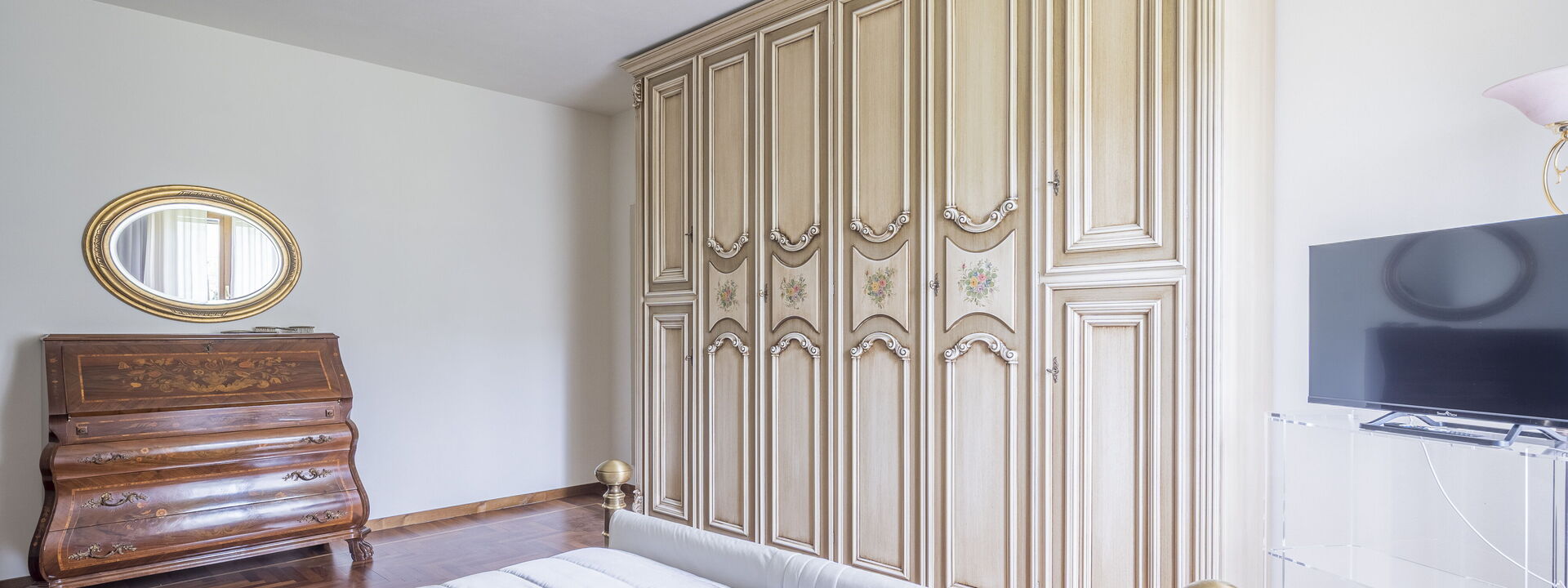 Villa Alessia Luxury: Autumn, Bedroom, Spring, Summer