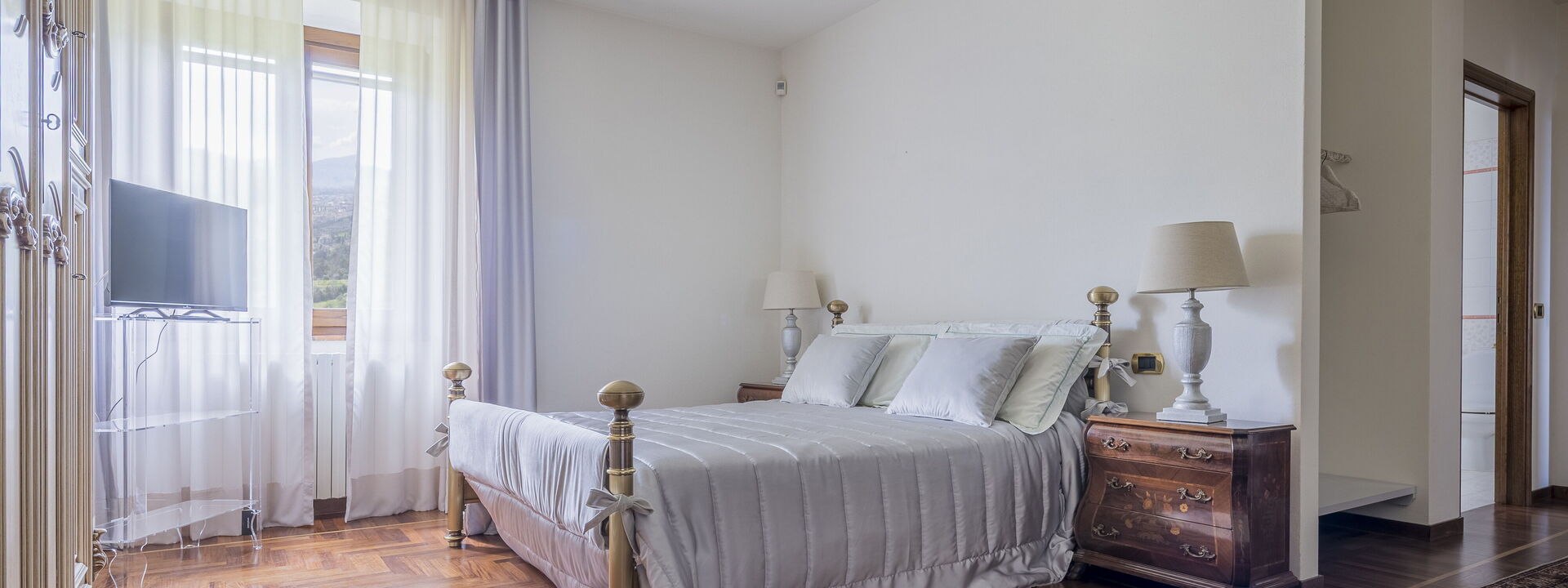 Villa Alessia Luxury: Autumn, Bedroom, Spring, Summer