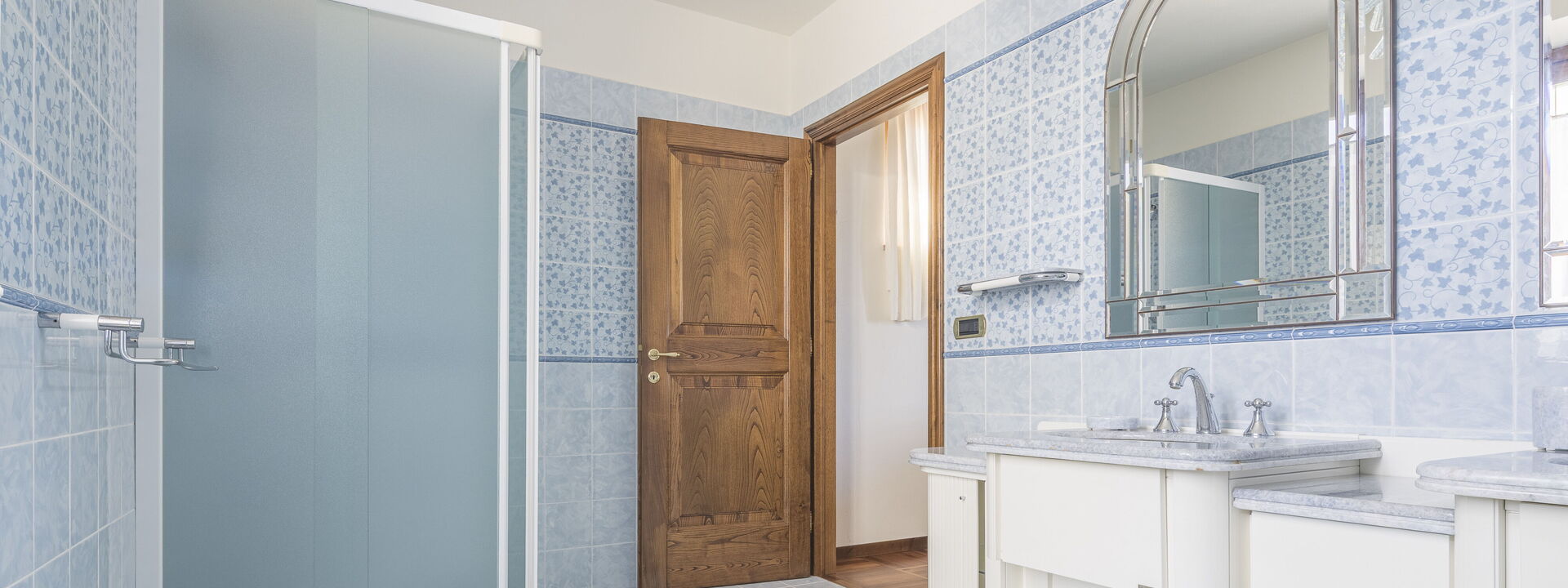 Villa Alessia Luxury: Autumn, Bathroom, Spring, Summer