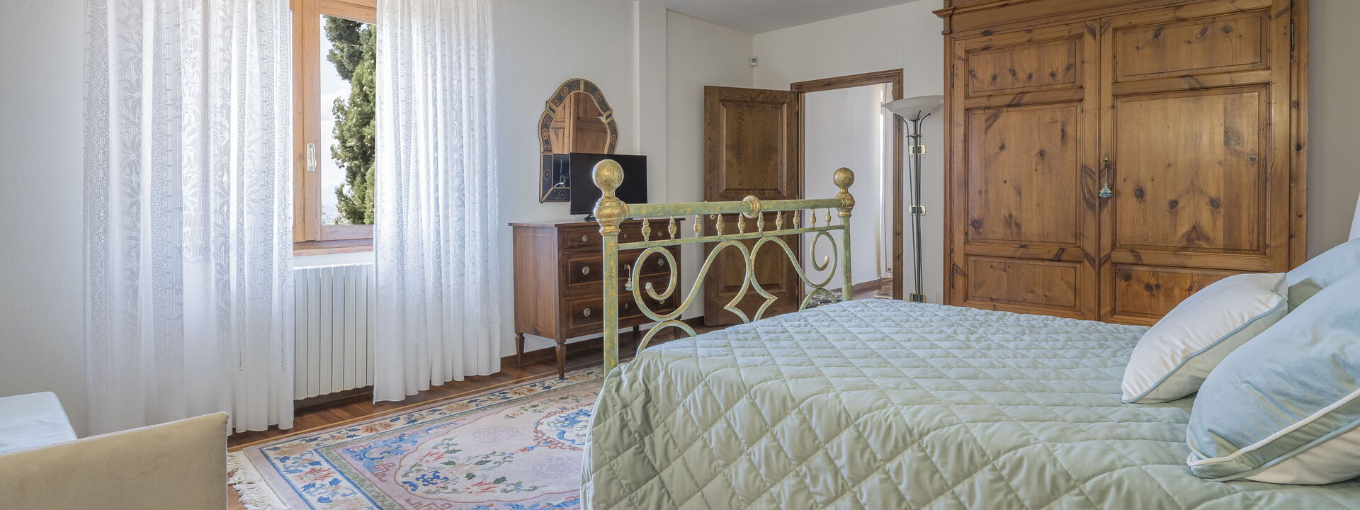 Villa Alessia Luxury: Autumn, Bedroom, Spring, Summer