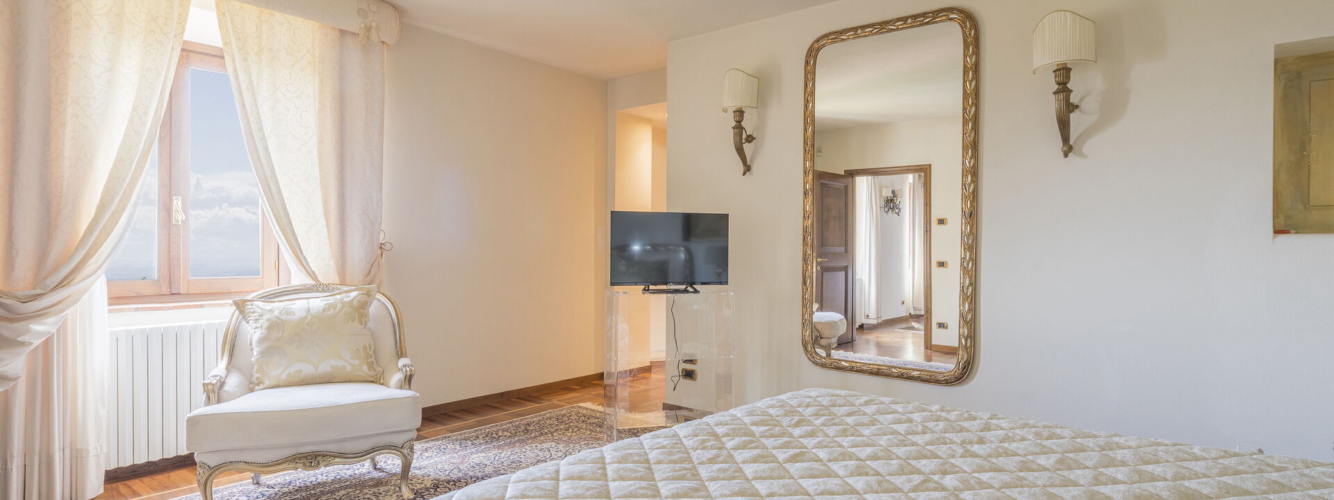 Villa Alessia Luxury: Autumn, Bedroom, Spring, Summer