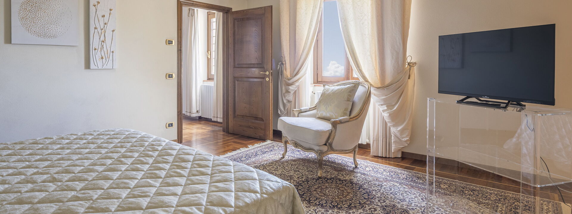 Villa Alessia Luxury: Autumn, Bedroom, Spring, Summer