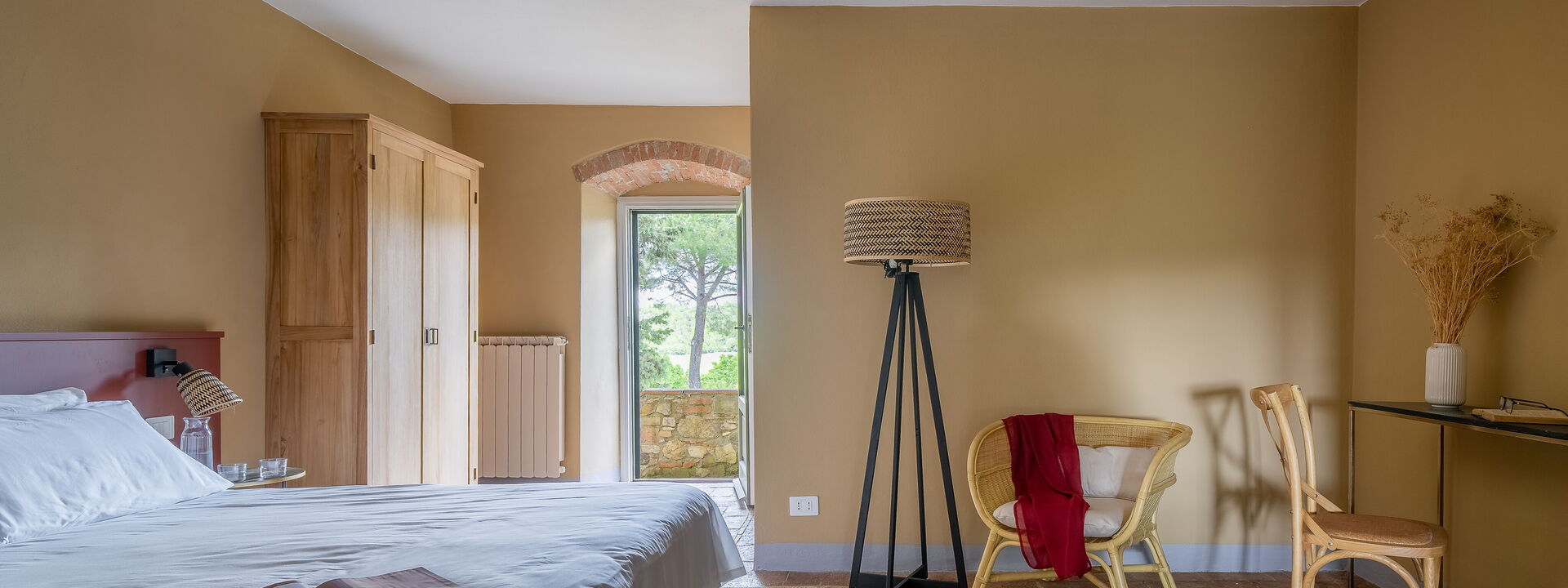 Relais Badia a Passignano - Relais Badia a Passignano - Appartamento Pinot Nero: Autunno, Camera da letto, Estate, Primavera