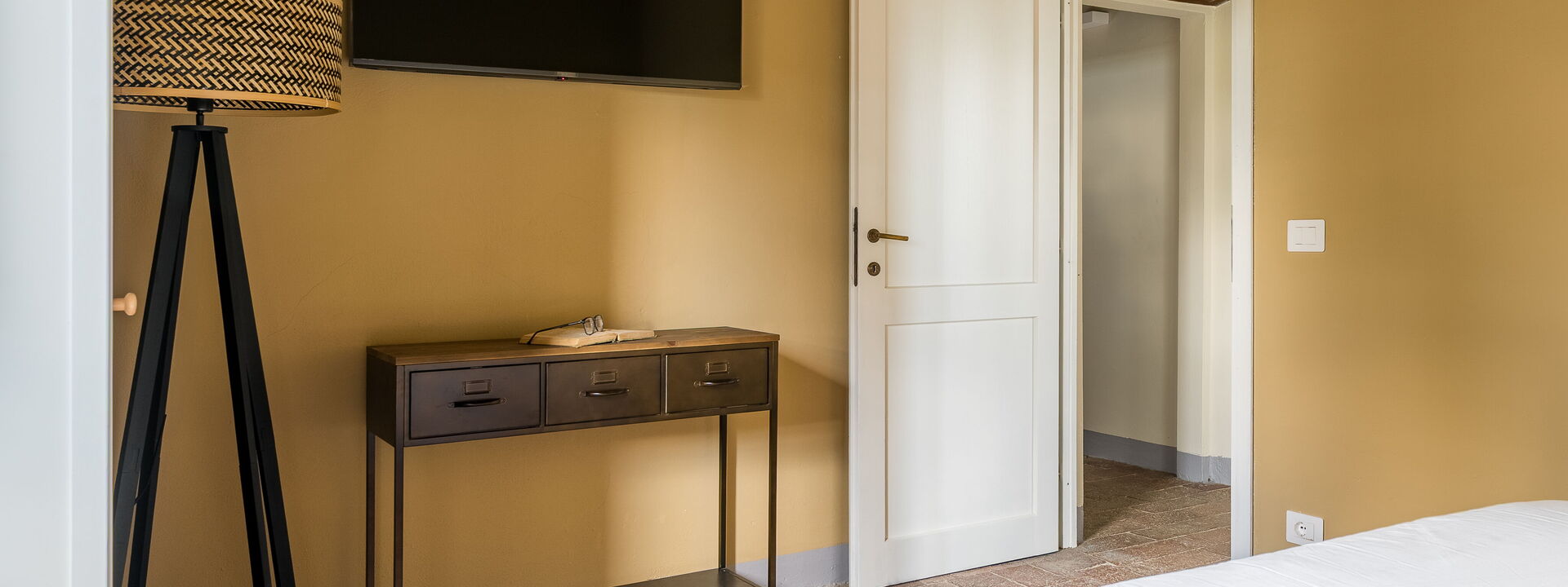 Relais Badia a Passignano - Relais Badia a Passignano - Appartamento Cabernet: Automne, chambre à coucher, Été, Printemps