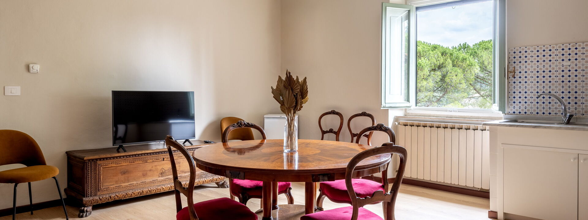 Relais Badia a Passignano - Relais Badia a Passignano - Appartamento Prosecco: Frühling, Herbst, Küche, Sommer, Wohnzimmer