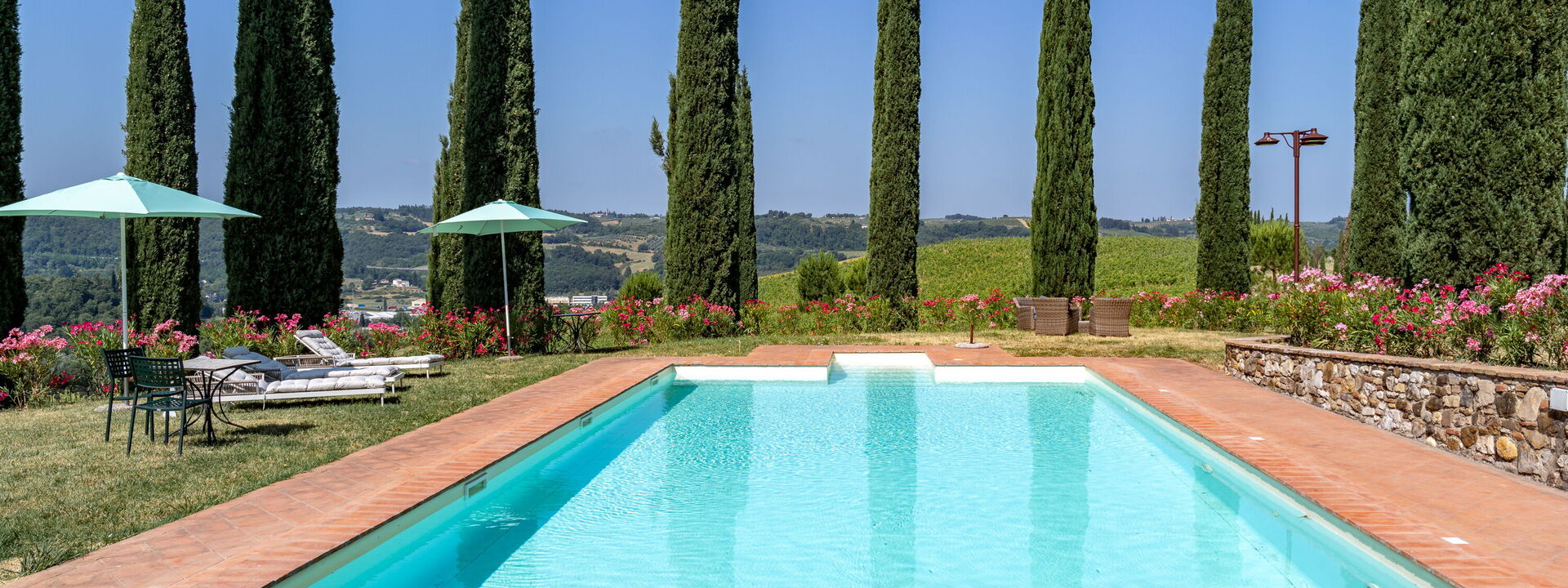 Relais Badia a Passignano: Autunno, Estate, Piscina, Primavera