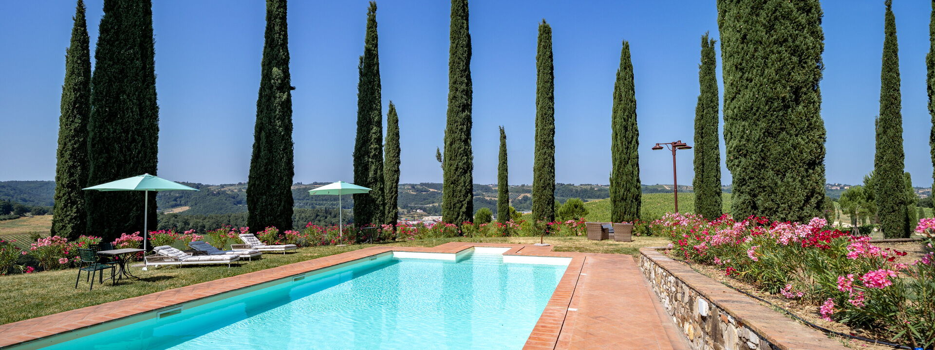 Relais Badia a Passignano: Autunno, Estate, Piscina, Primavera