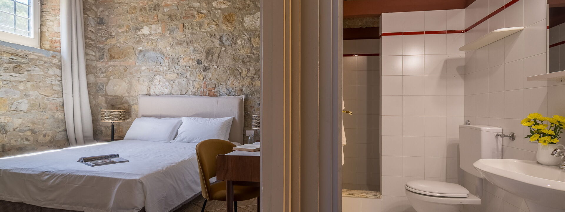 Relais Badia a Passignano - Relais Badia a Passignano - Appartamento Sauvignon: Automne, chambre à coucher, Été, Printemps, Salle de bain