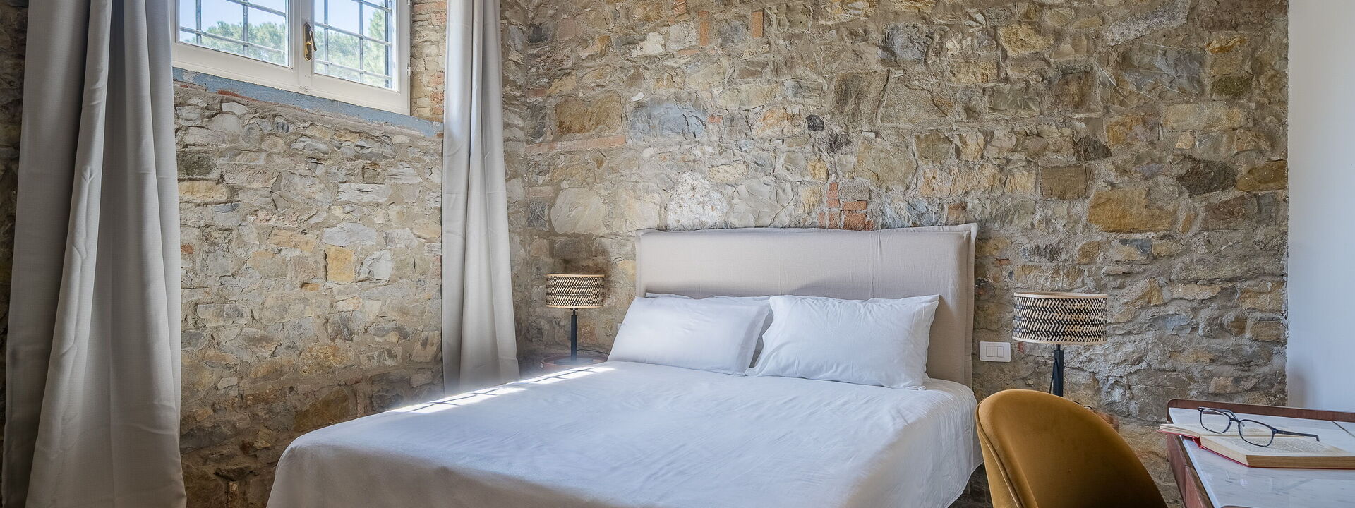 Relais Badia a Passignano - Relais Badia a Passignano - Appartamento Sauvignon: Automne, chambre à coucher, Été, Printemps