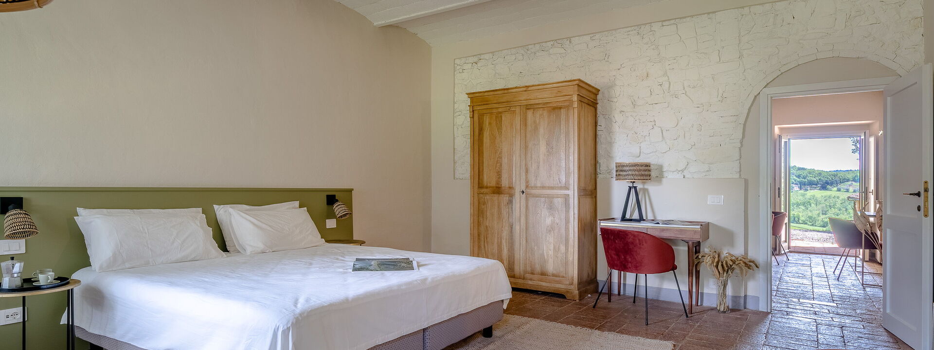 Relais Badia a Passignano - Relais Badia a Passignano - Appartamento Montepulciano: Frühling, Herbst, Schlafzimmer, Sommer