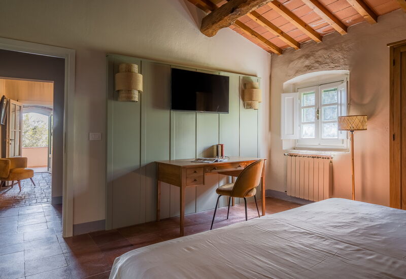 Relais Badia a Passignano - Relais Badia a Passignano - Appartamento Merlot: Automne, chambre à coucher, Été, Printemps