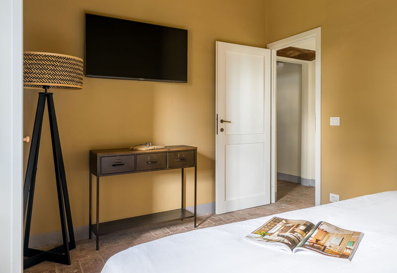 Relais Badia a Passignano - Relais Badia a Passignano - Appartamento Cabernet: Automne, chambre à coucher, Été, Printemps