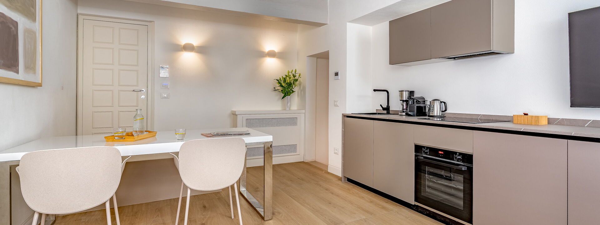 Deservi Charming Apartments - Deservi Charming Apartments 4: Frühling, Herbst, Küche, Sommer, Winter, Wohnzimmer