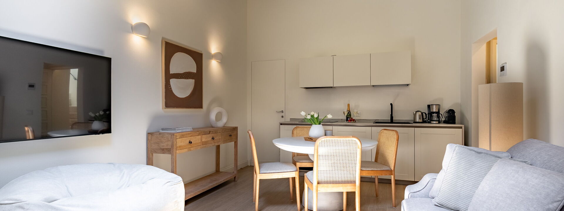 Deservi Charming Apartments - Deservi Charming Apartments 5: Autunno, Camera da letto, Estate, Inverno, Primavera, Soggiorno