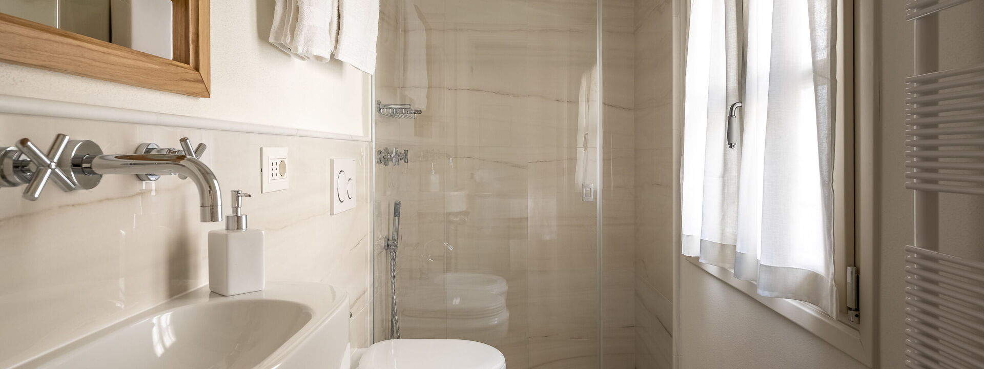 Deservi Charming Apartments - Deservi Charming Apartments 6: Autunno, Bagno, Estate, Inverno, Primavera