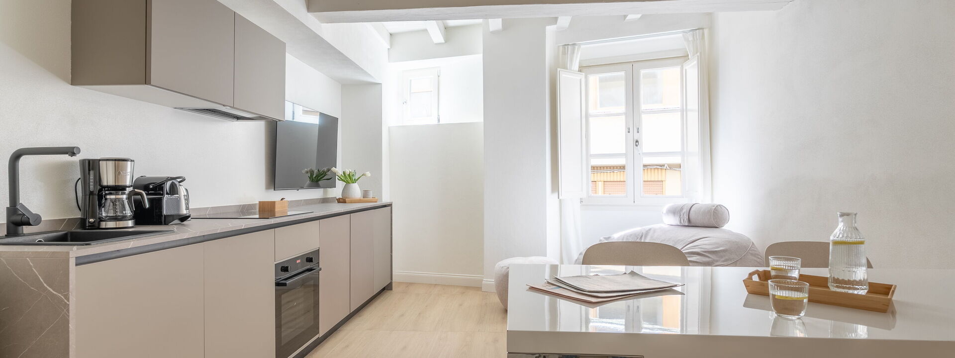 Deservi Charming Apartments - Deservi Charming Apartments 4: Frühling, Herbst, Küche, Sommer, Winter, Wohnzimmer