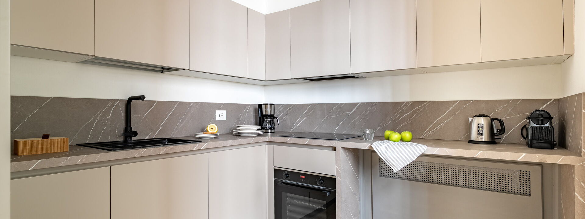 Deservi Charming Apartments - Deservi Charming Apartments 2: Frühling, Herbst, Küche, Sommer, Winter