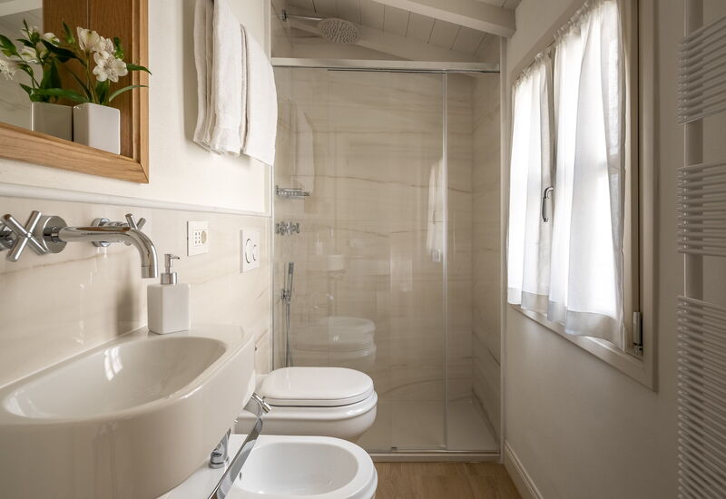 Deservi Charming Apartments - Deservi Charming Apartments 6: Automne, Été, Hiver, Printemps, Salle de bain