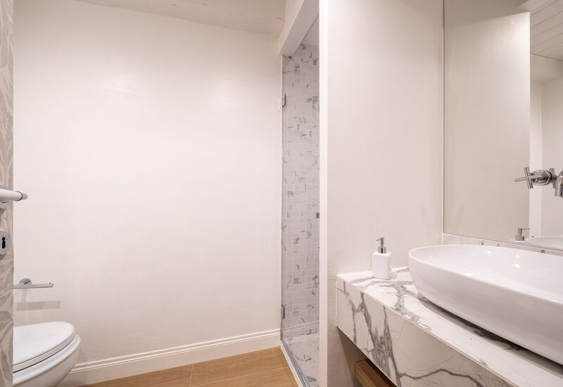 Deservi Charming Apartments - Deservi Charming Apartments 7: Automne, Été, Hiver, Printemps, Salle de bain