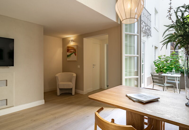 Deservi Charming Apartments - Deservi Charming Apartments 2: Automne, Été, Hiver, Printemps, Salon