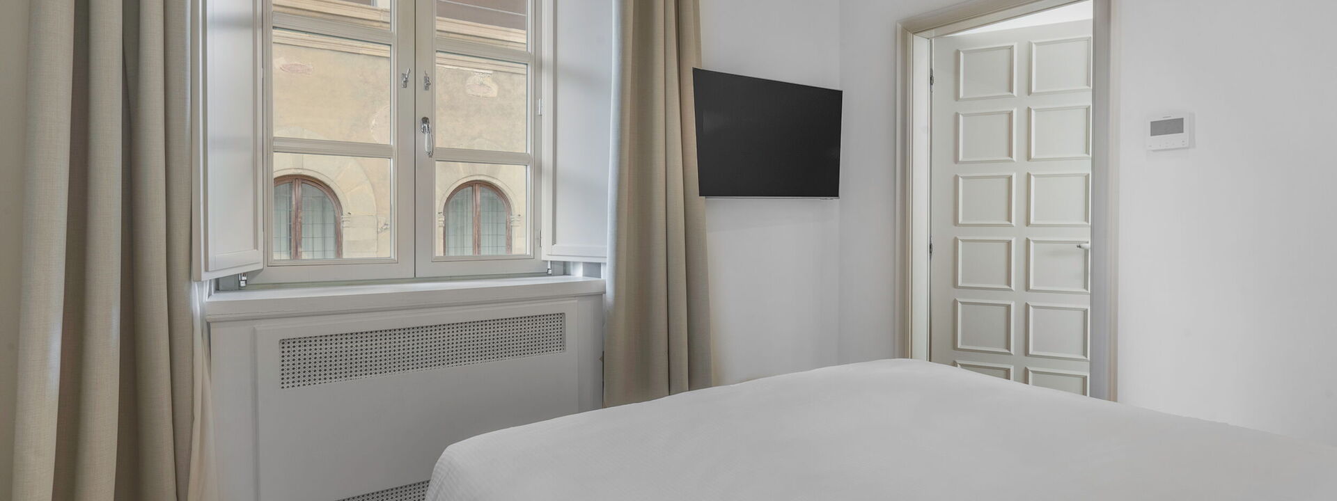 Elegant Apartments Near The Duomo - Deservi Elegant Apt. Petrarca: Autunno, Camera da letto, Estate, Inverno, Primavera