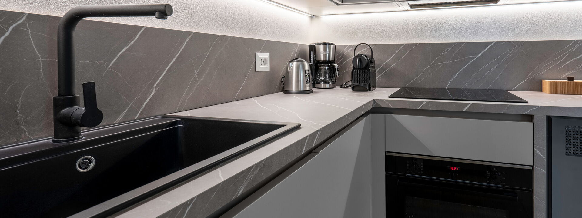 Elegant Apartments Near The Duomo - Deservi Elegant Apt. Giotto: Frühling, Herbst, Küche, Sommer, Winter