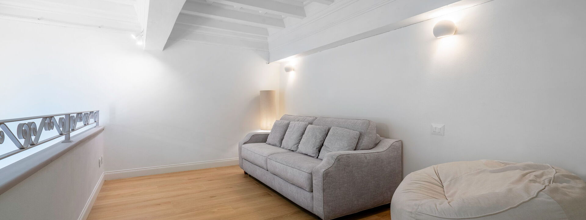 Elegant Apartments Near The Duomo - Deservi Elegant Apt. Giotto: Frühling, Herbst, Sommer, Wohnzimmer