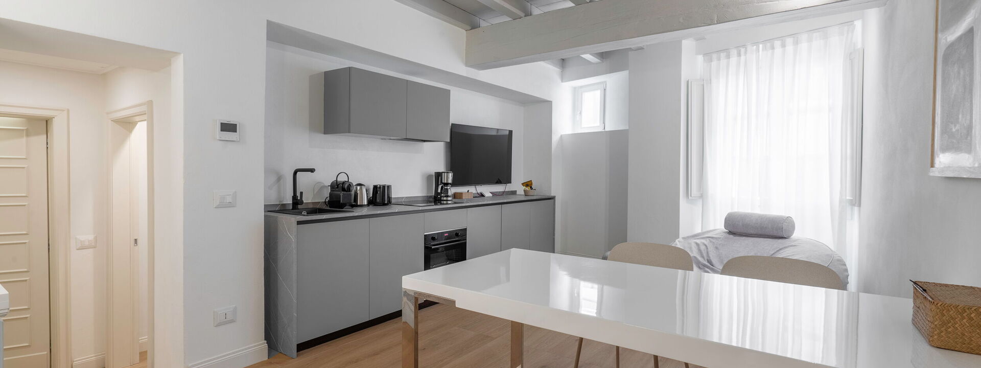 Elegant Apartments Near The Duomo - Deservi Elegant Apt. Brunelleschi: Frühling, Herbst, Küche, Sommer, Winter, Wohnzimmer